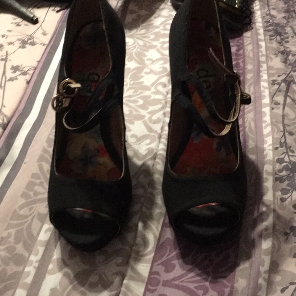 Adorable black heels with little buckles